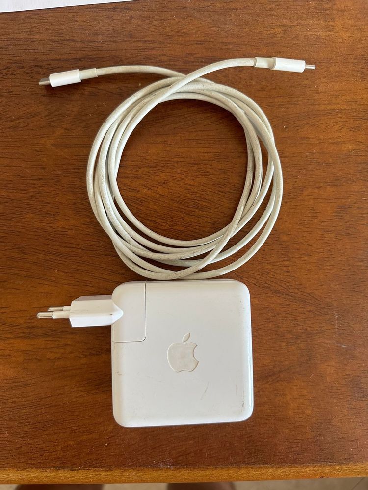 Carregador Apple MacBook USB-C 61W + cabo