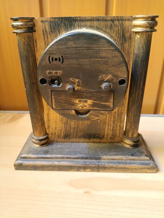 Часы настольные б/у 440гр