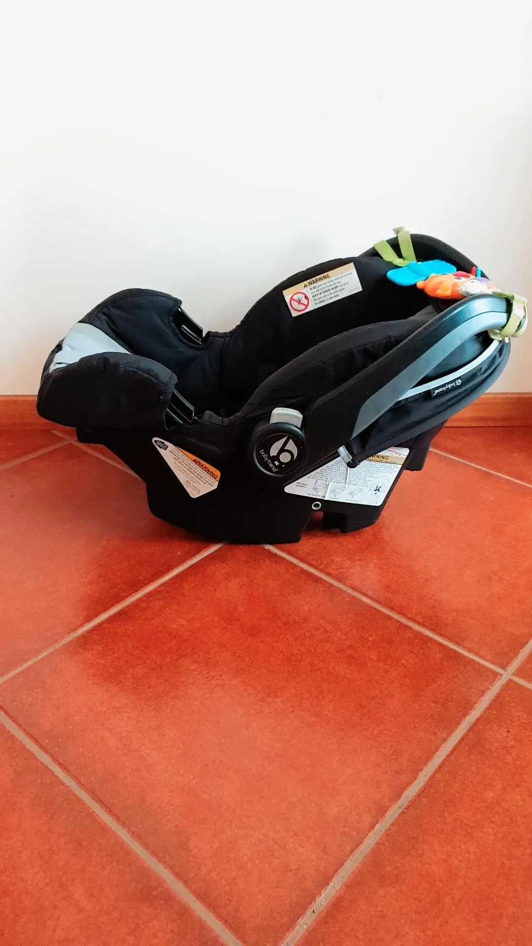 Carrinho de bebé (duplo), com baby coques isofix incluidas..