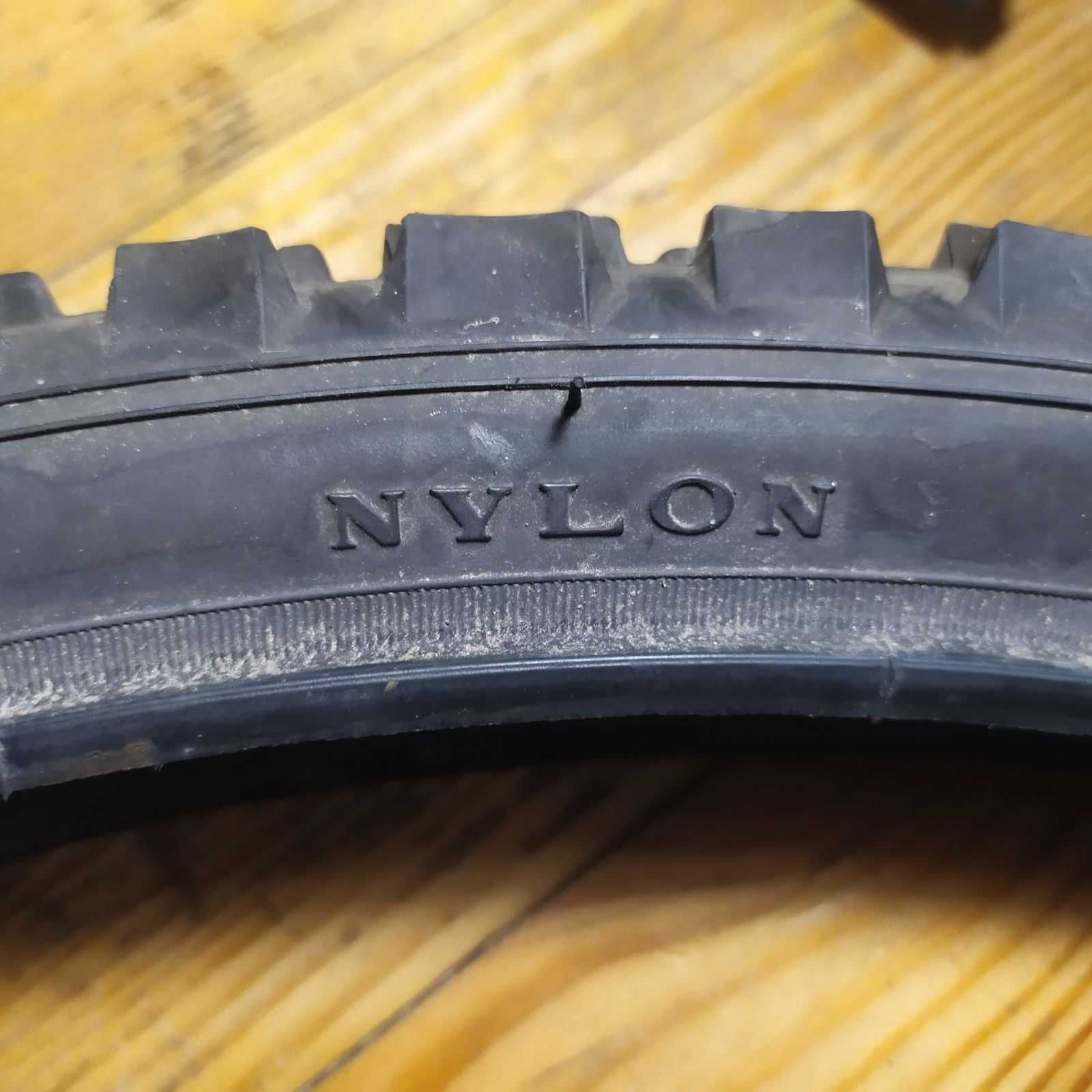 Велосипедная шина Nylon 26x2.10, износоустойчивая.