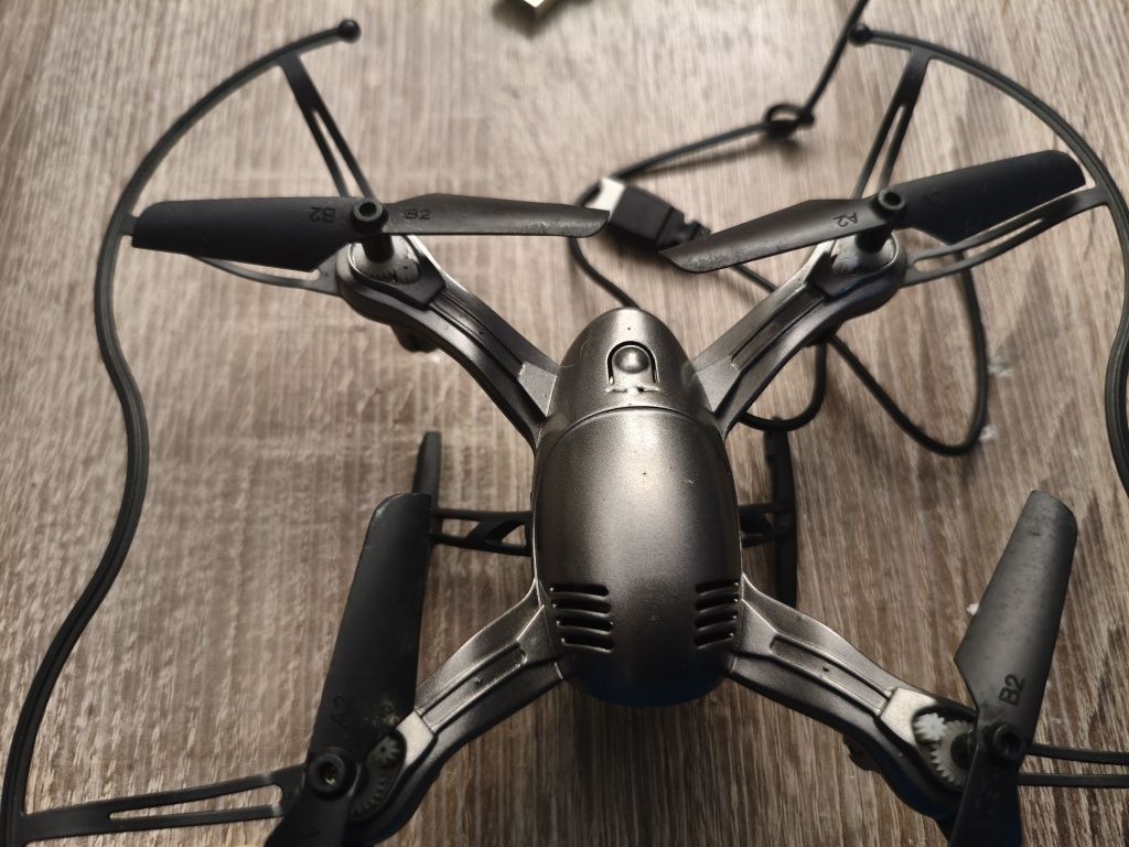 Dron stan idealny