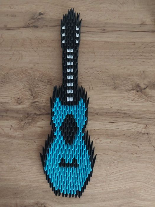 Origamii gitara ozdoba