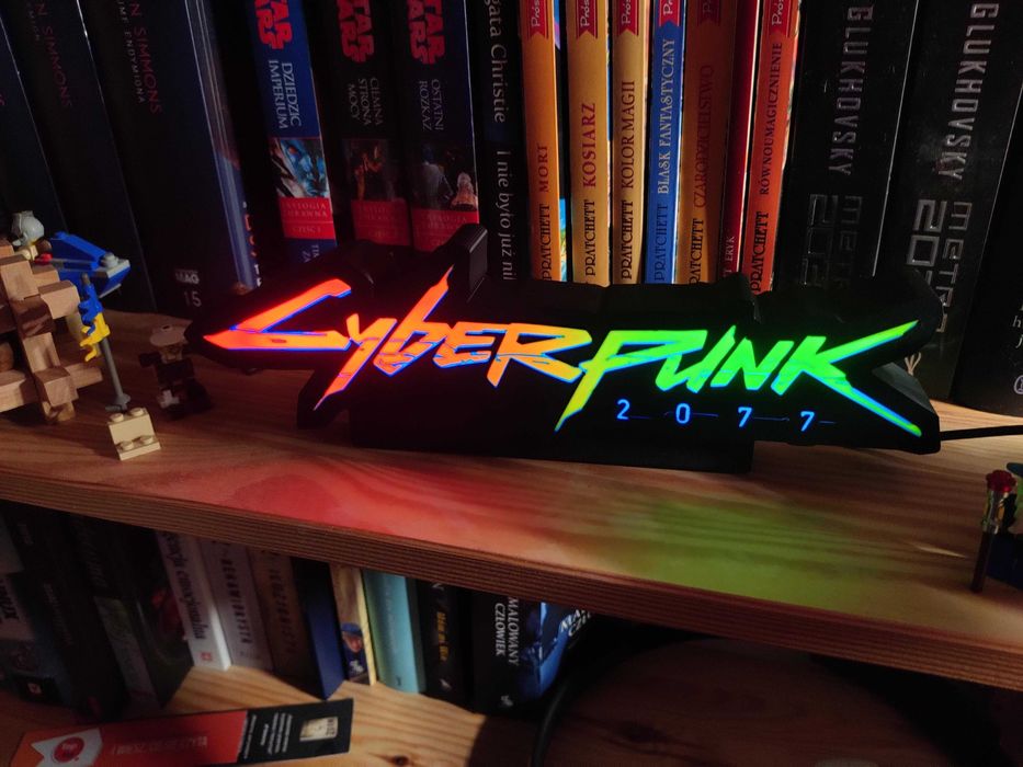 Podświetlany panel logo Cyberpunk 2077 RGB – sterowanie z aplikacji
