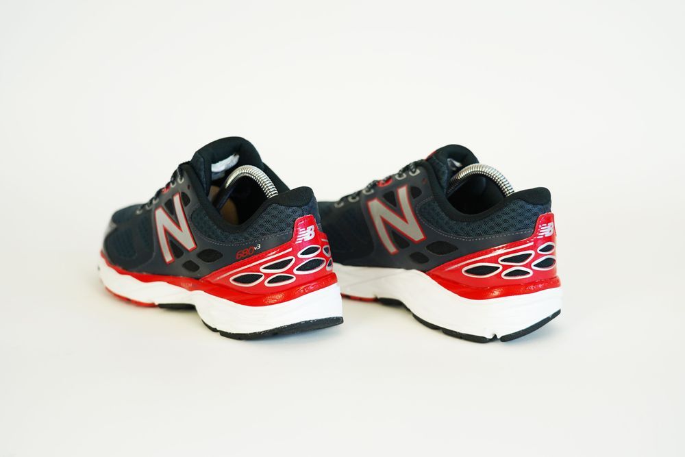 кроссовки очень удобные New Balance 680v3 размер 41-42