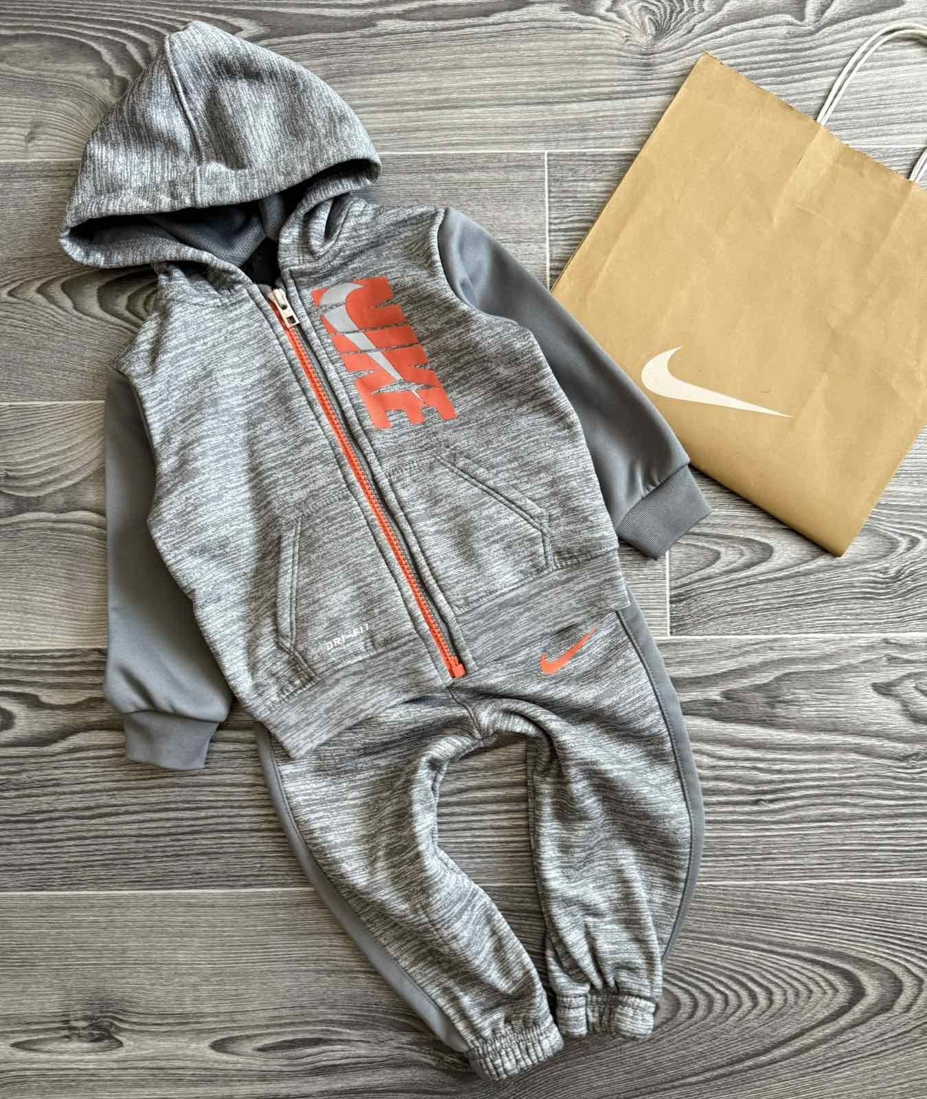 Спортивный костюм Nike. Рост 86см.