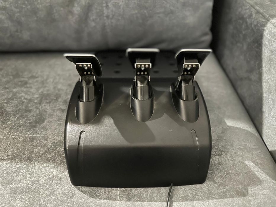 Ігрове кермо та педалі Logitech G923