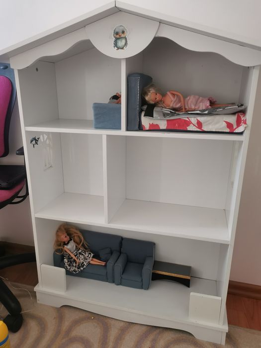 Domek biały półki