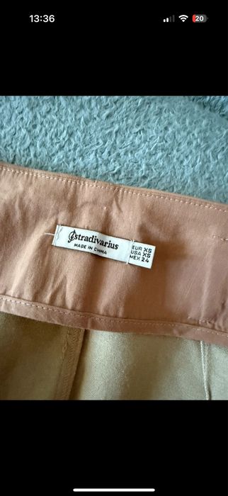 Beżowa spódniczka rozmiar XS Stradivarius