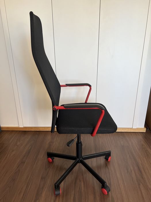 Secretária e cadeira