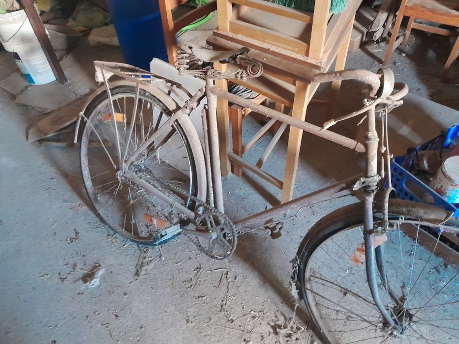 Duas bicicletas pasteleira