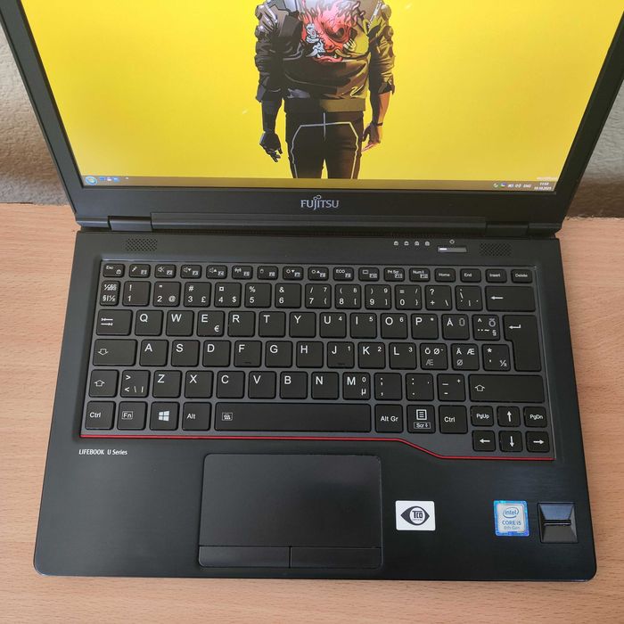 Компактний Fujitsu U728 12.5"FHD IPS i5-8250U/8Gb DDR4/256SSD/UHD