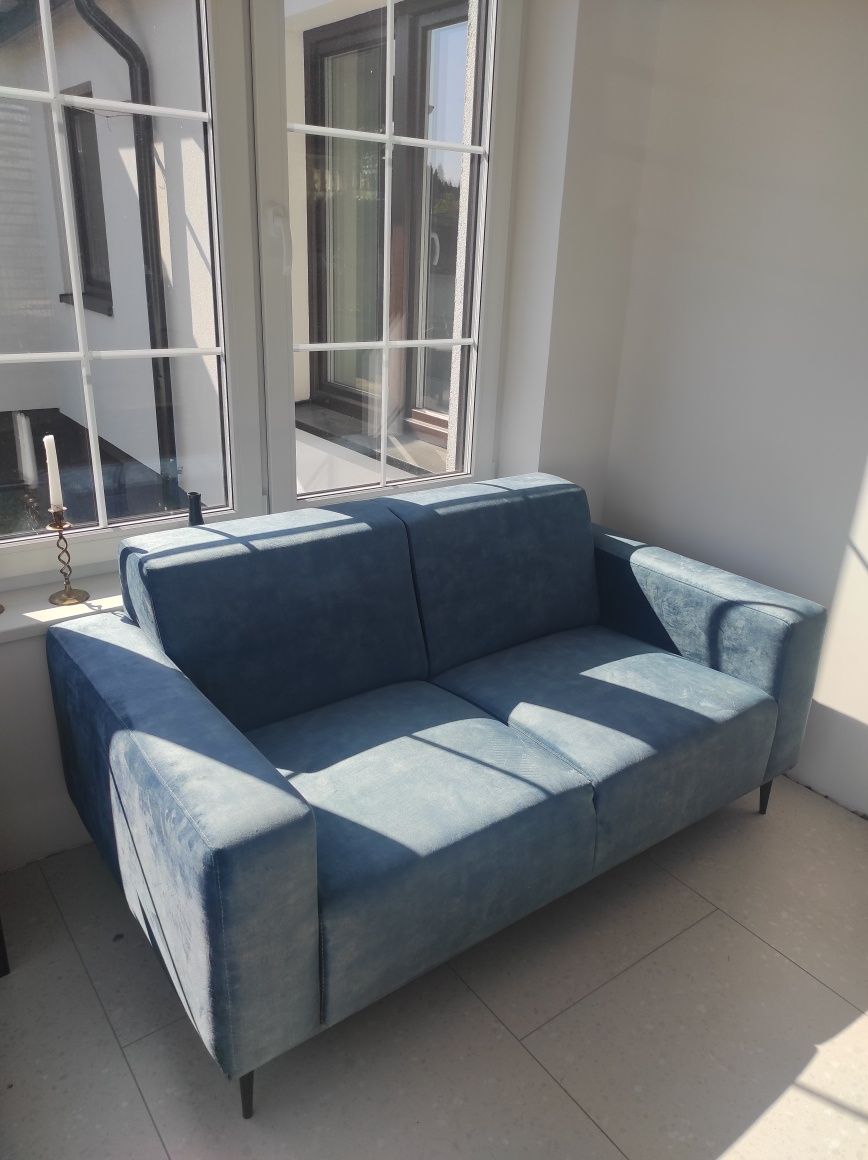 Piękna turkusowo/morska Sofa 2 os. 160 cm na nóżkach