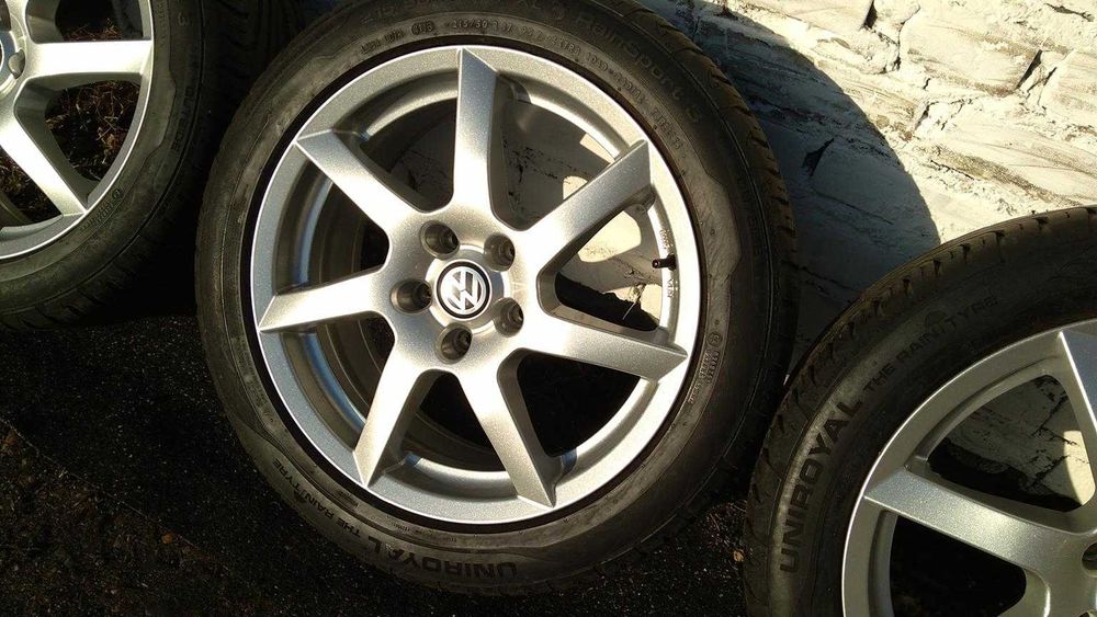 [791] GOLF OCTAVIA LEON 215/50/17 A4 A3 PASSAT Touran C w204 CLA 5x112