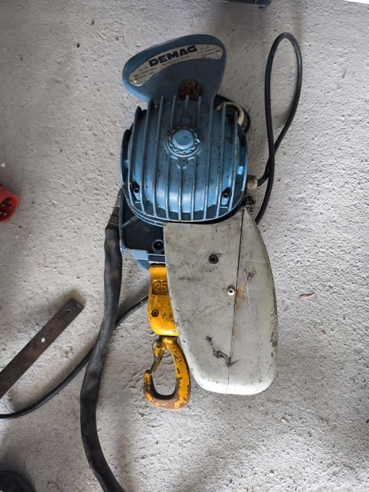 Wyciągarka elektryczna-lancuchowa 250 kg