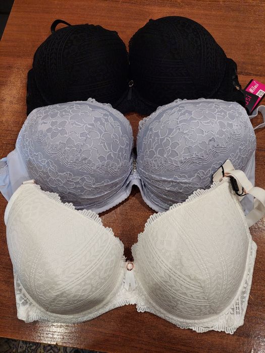 Бюстгальтер чашка D,С,Е гарної якості