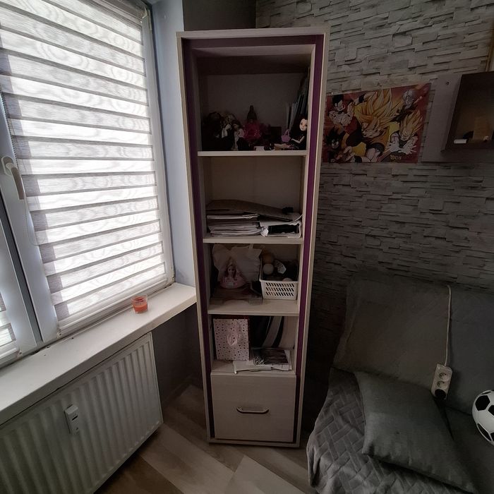 Sprzedam zestaw mebli młodzieżowych.