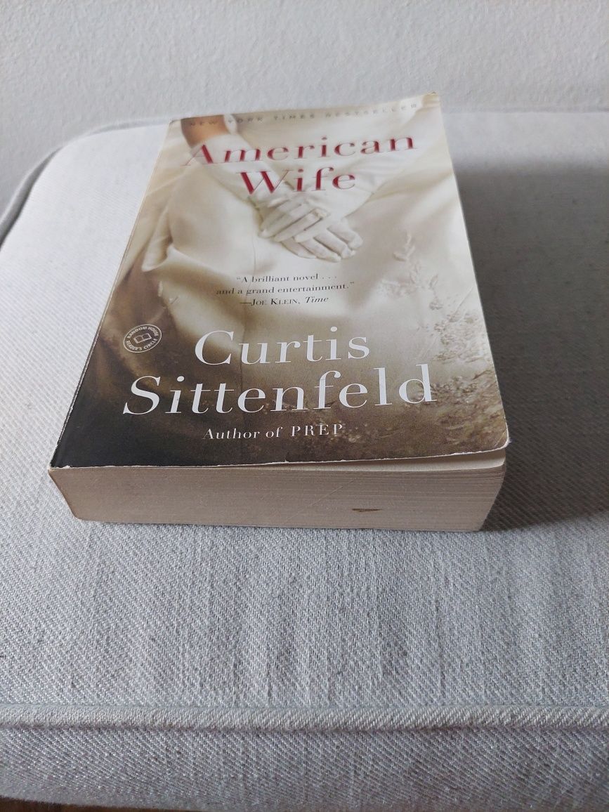 po angielsku  "American wife" Curtis  Sittenfeld