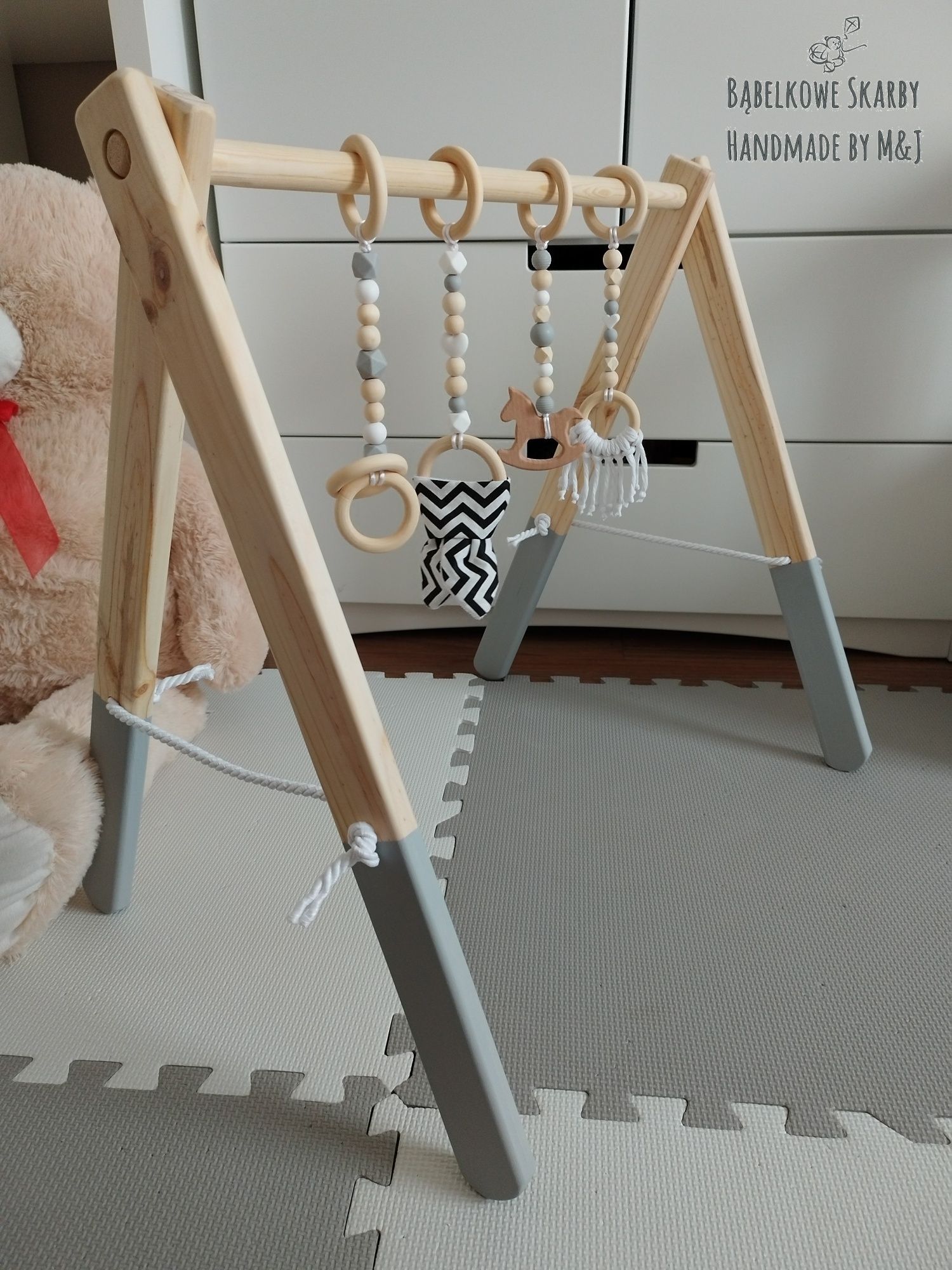 Nowy  Stojak edukacyjny drewniany Montessori Baby Gym