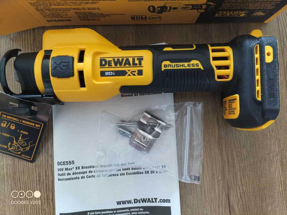 Dewalt DCE555 20V MAX Drywall Cut out Tool