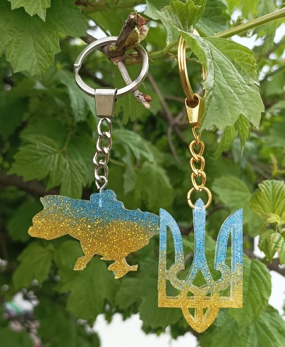 Патріотичні брелки і підвіски в авто з епоксидної смоли ручної роботи