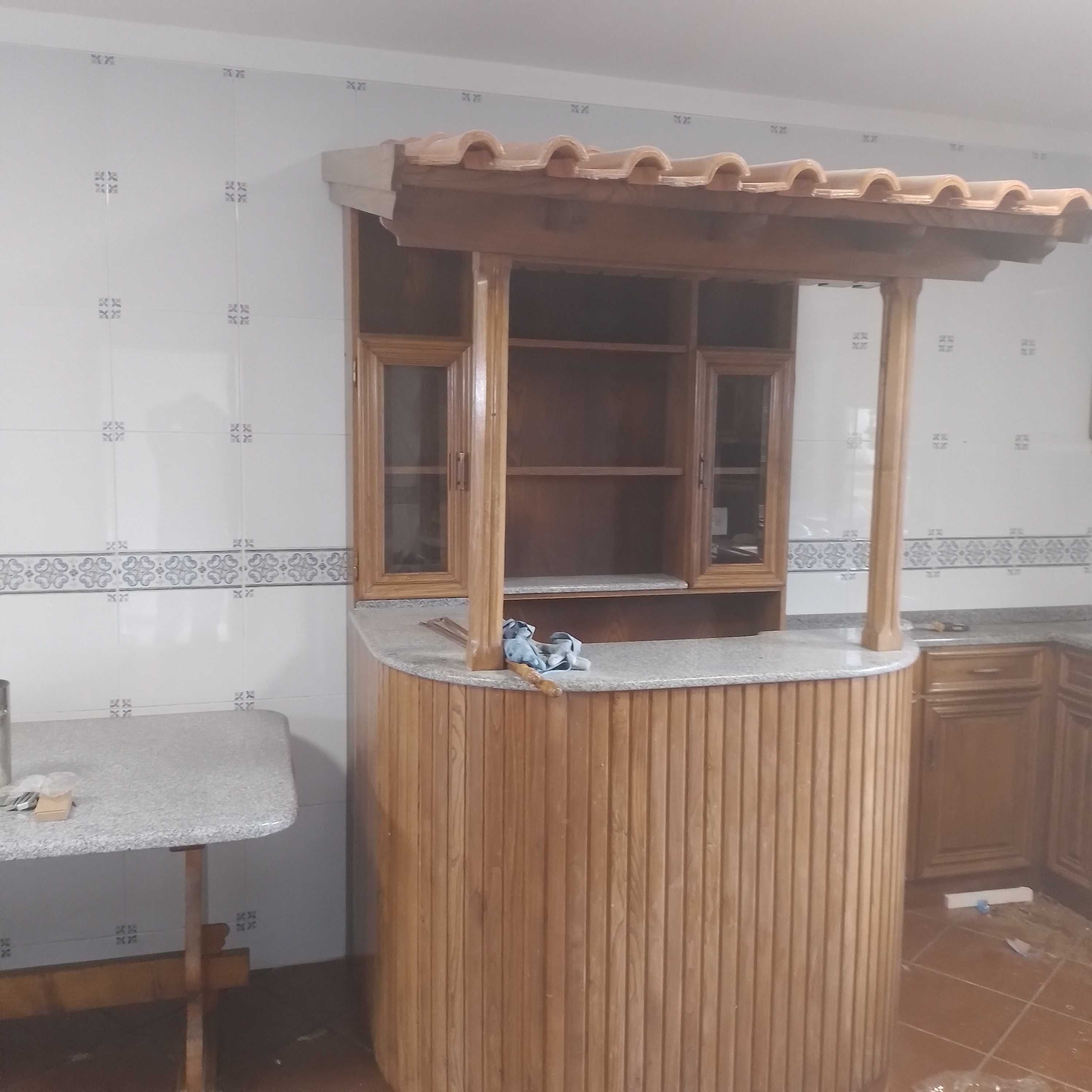 Bar em Madeira e Telha