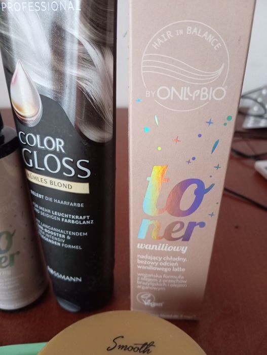 Zestaw kosmetyków 
Nowy toner onlyn bio kolor waniliowy 
Toner only bi