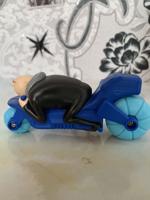 Іграшка Happy Meal – Грю на мотоциклі