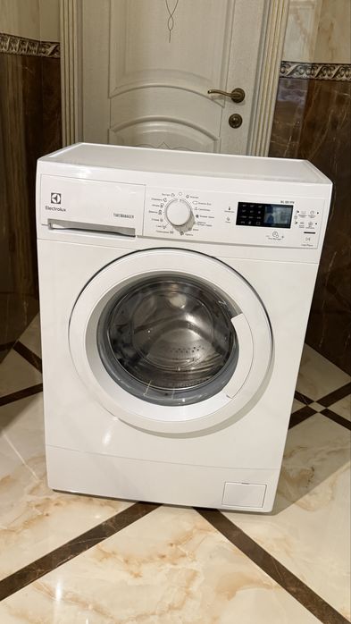 Пральна машина Electrolux EWS1054NDU