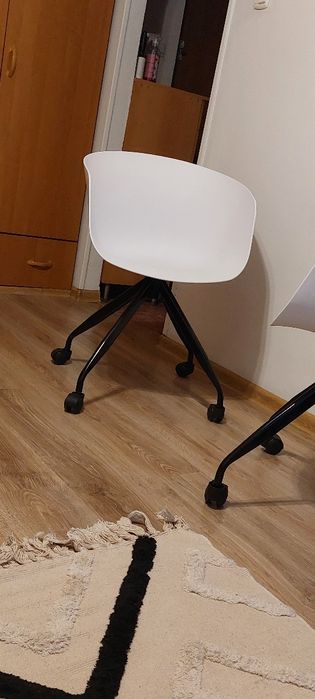 Fotele biurowy białe boho na kółkach