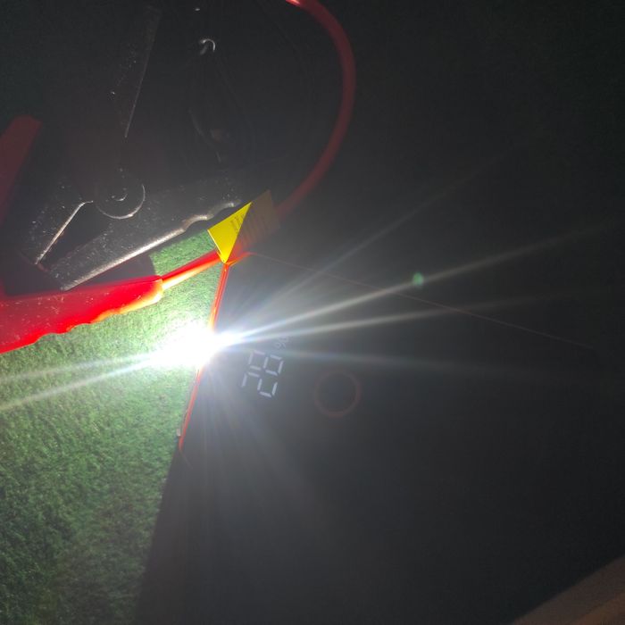 Бустер для запуску двигуна