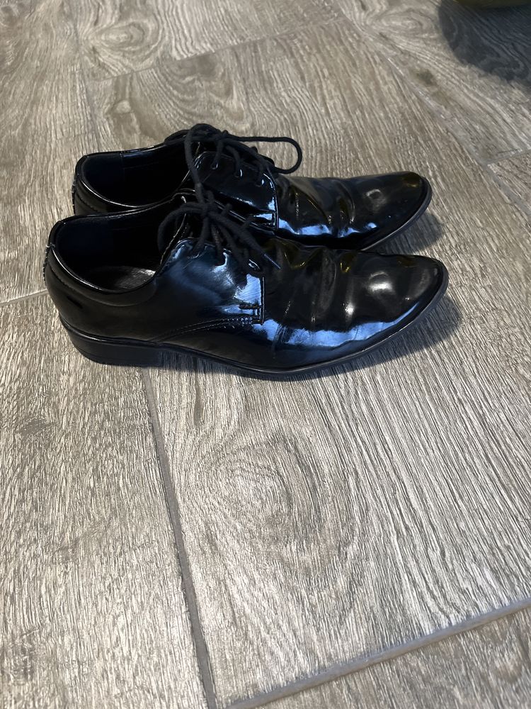 Eleganckie buty chłopięce / komunijne