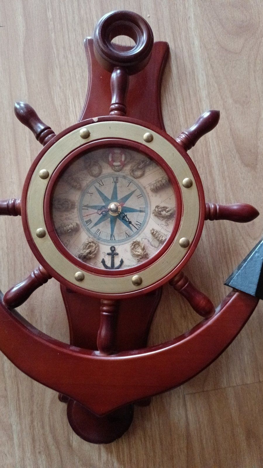Продам часы настенные деревянные с маятником