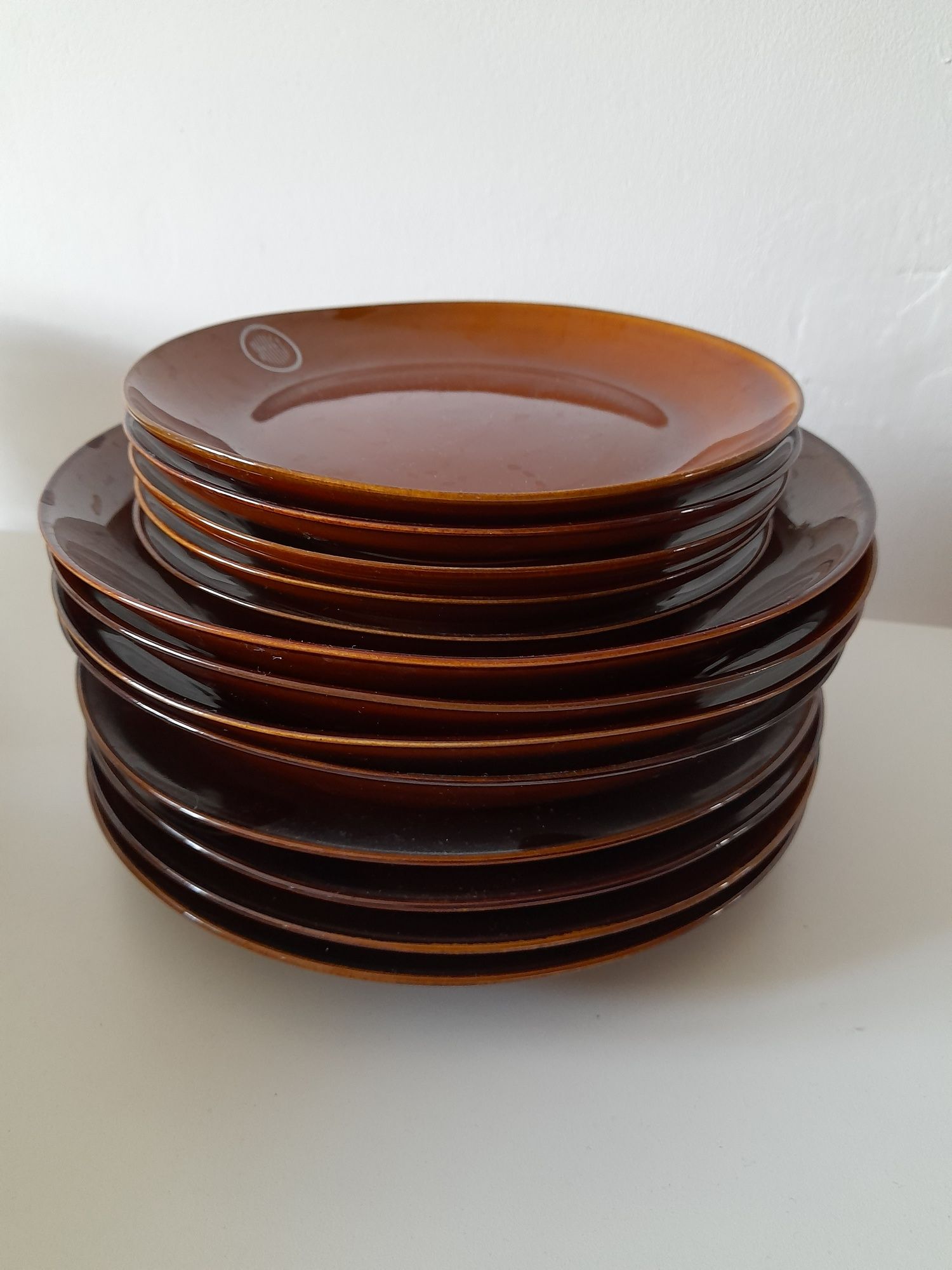 Talerze i talerzyki brązowe pruszkow ceramika zestaw