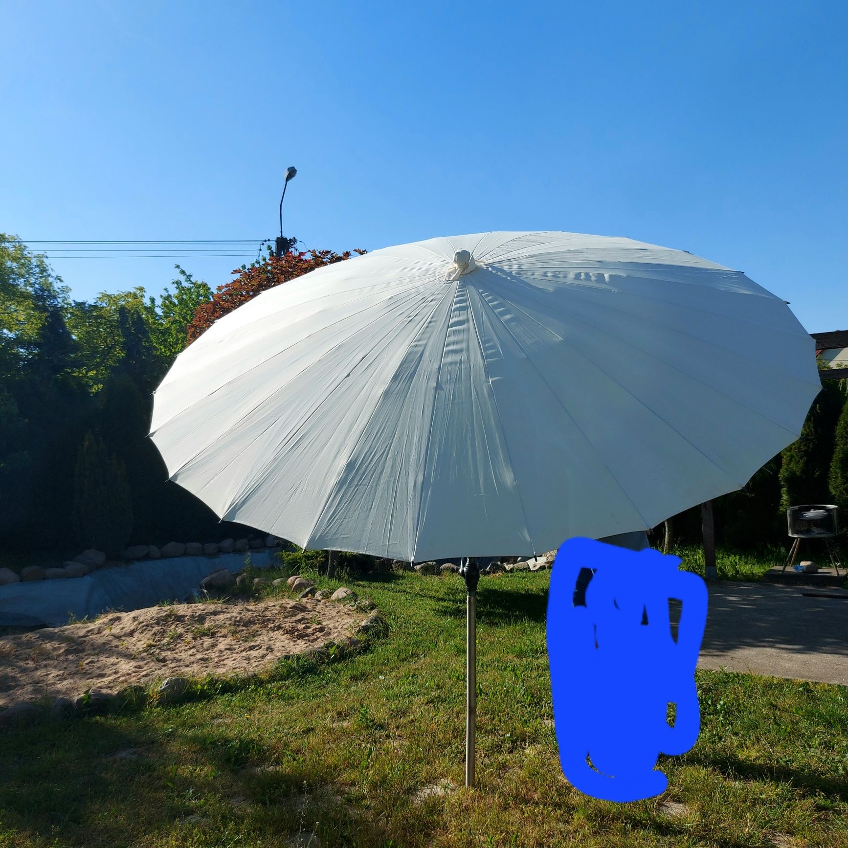 Parasol ogrodowy solidny