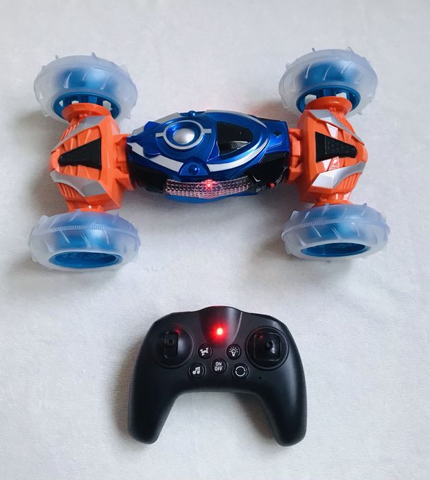 Машинка-перевертиш на пульті управління, світло, звук