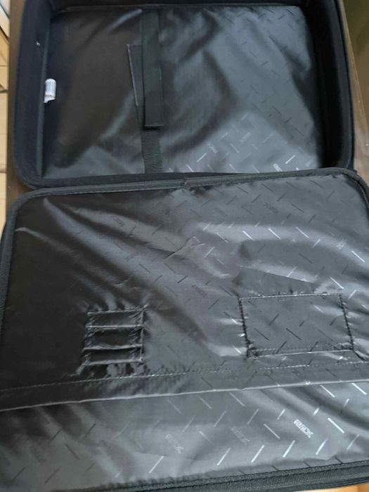 Torba na laptopa większą zmieści się 19 cali