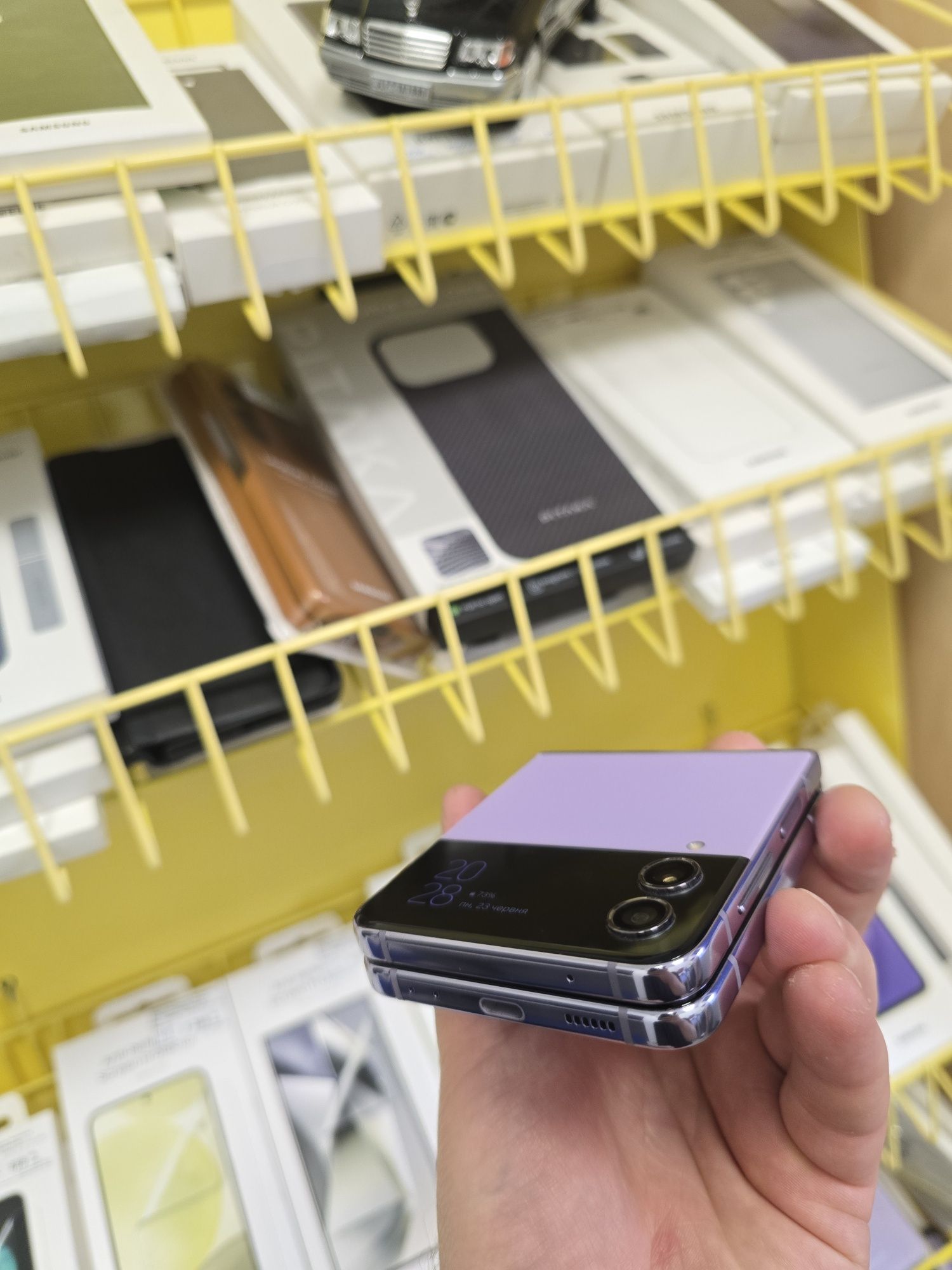 Samsung Galaxy Flip 4 8/256gb офіційний телефон