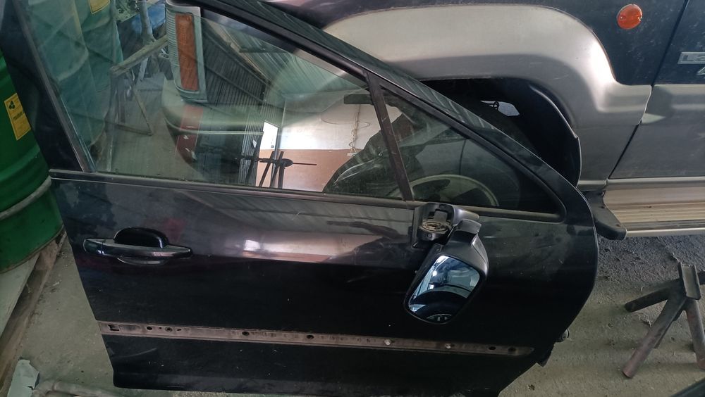 Peugeot 407 Sw e carro.  Porta frente direita