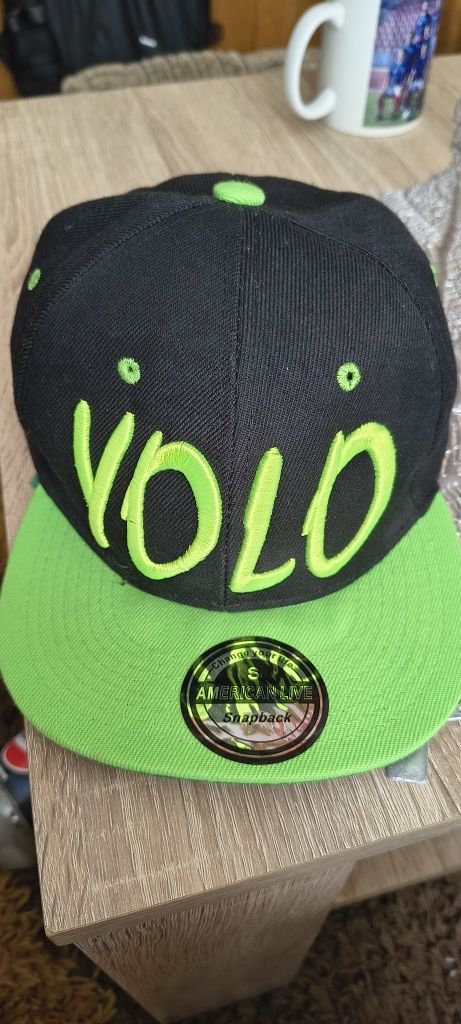 Czapka z daszkiem YOLO
