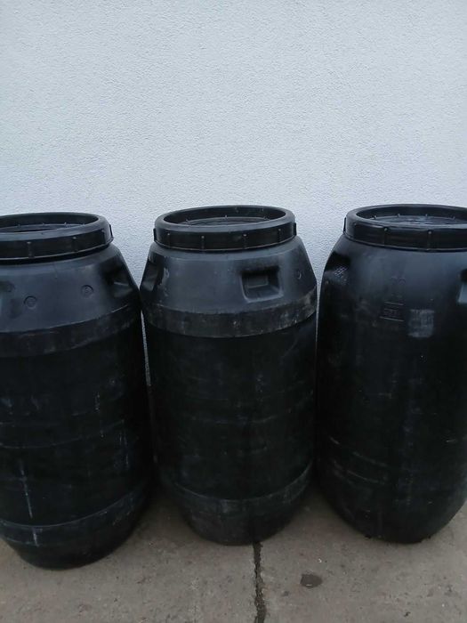 Пластикові бочки