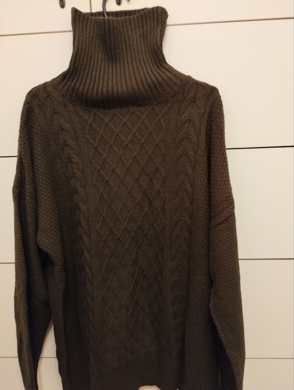 Dzianinowy sweter męski. Kolor ciemnozielony. Oversize. L