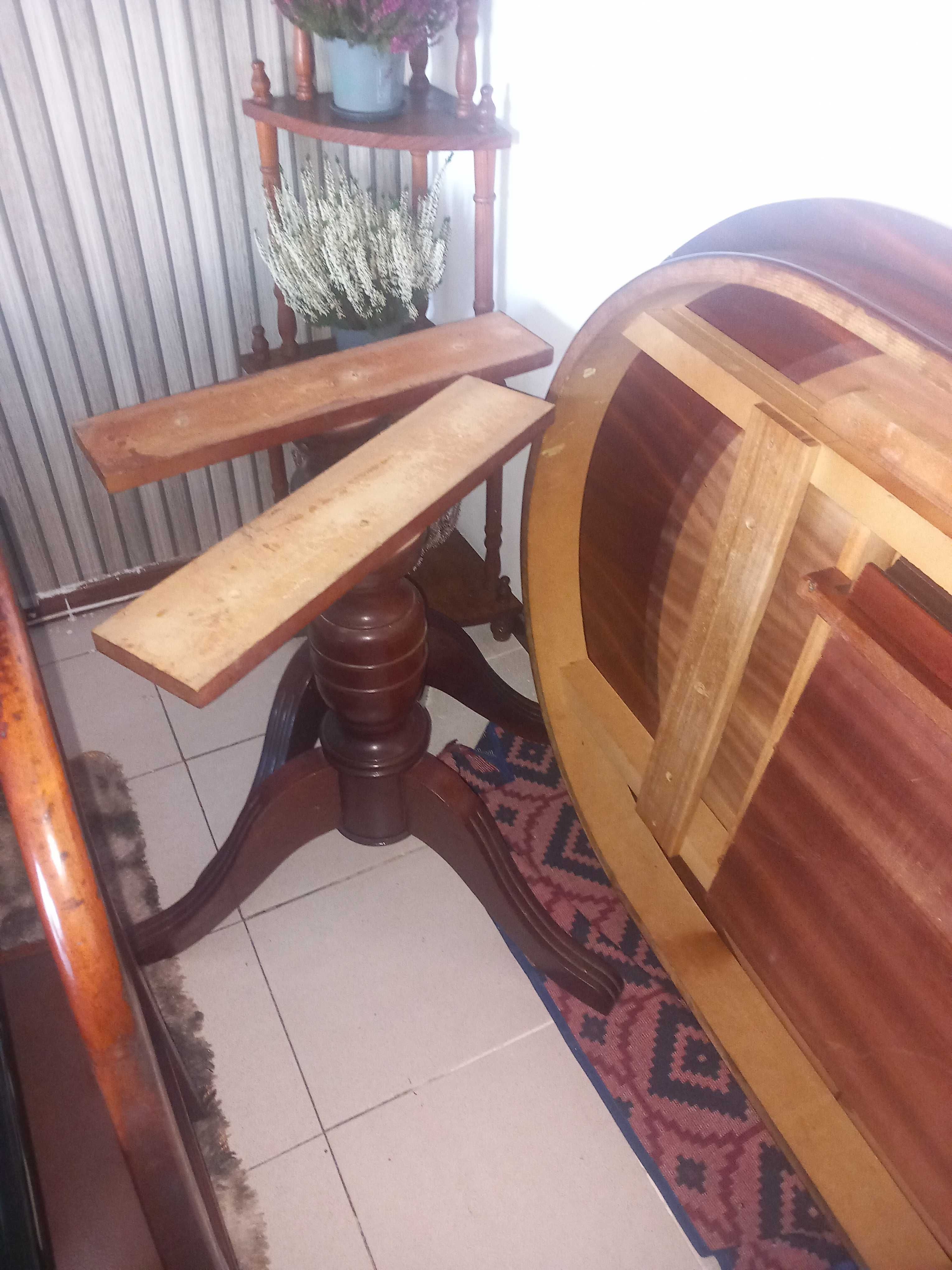 Mesa de sala em madeira
