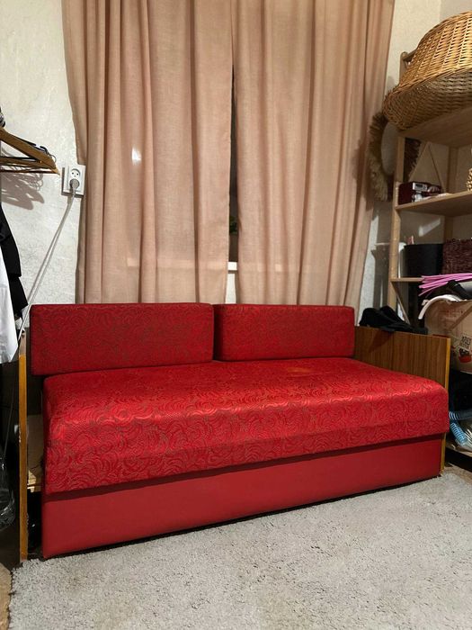 Диван малютка ,червоний.