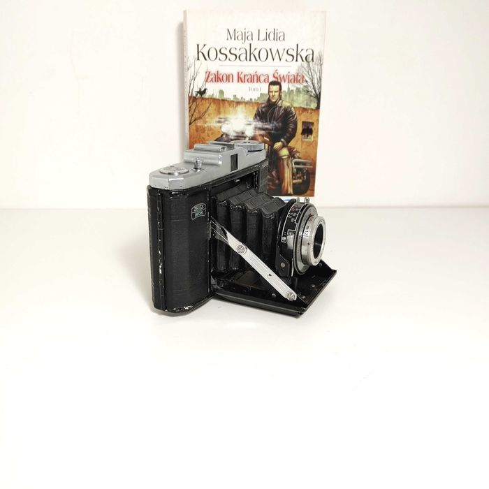 Aparat mieszkowy z 1953 roku Ikon Zeiss NETTAR II 518/16  1:6,3 75 mm