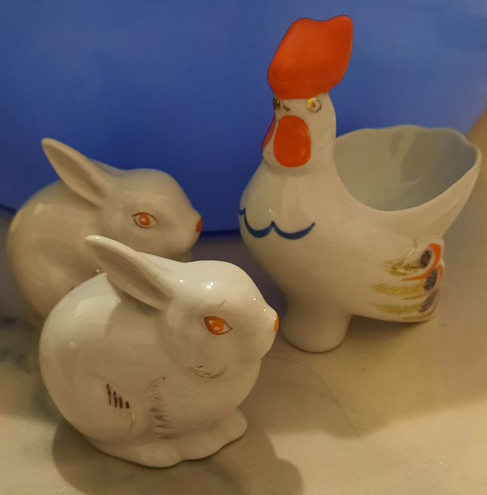 Статуэтки фарфоровые.