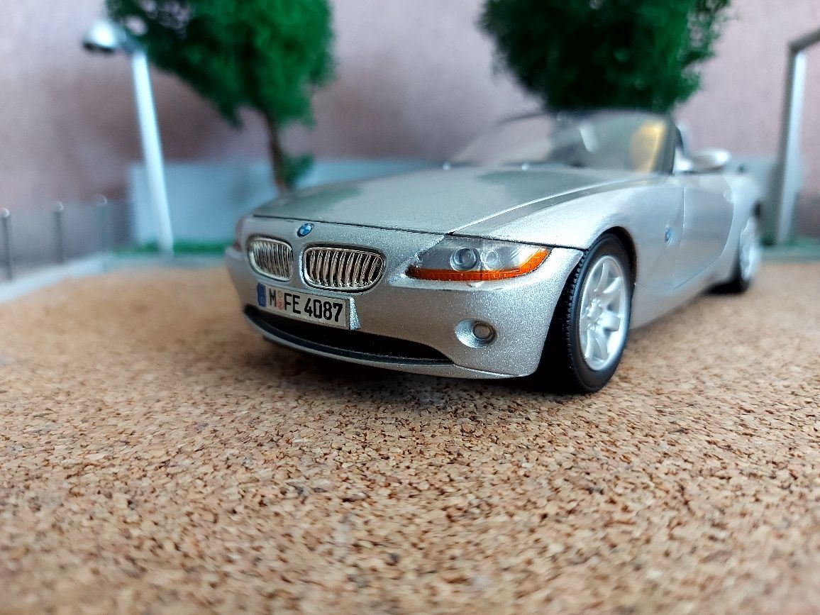 BMW Z4 Bburago skala 1/24 Motor Max no. 73269