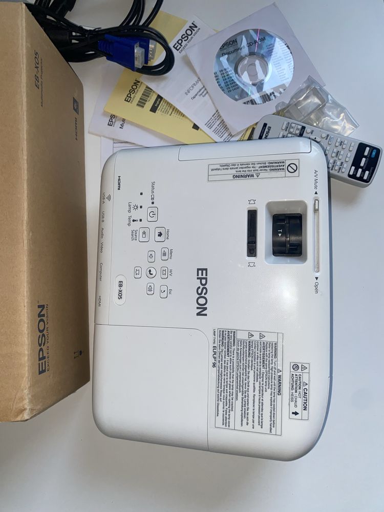 Projektor Epson EB-X05 3LCD – Idealny do biura i domowej rozrywki