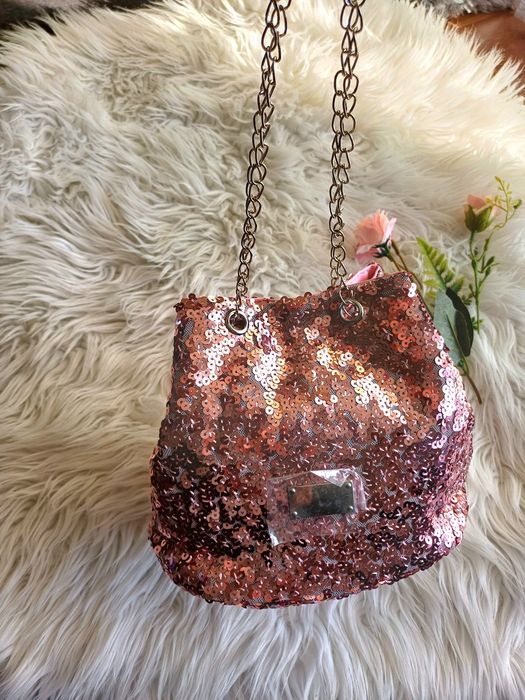 Różowy wizytowy plecaczek -  cekiny