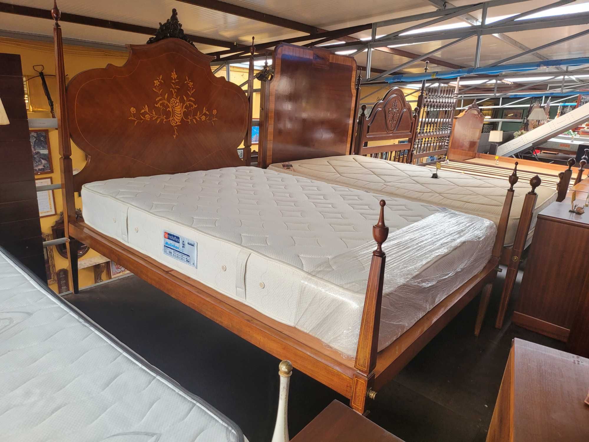 Cama antiga estilo D. Maria com excelente colchão Molaflex - Tudo em ó