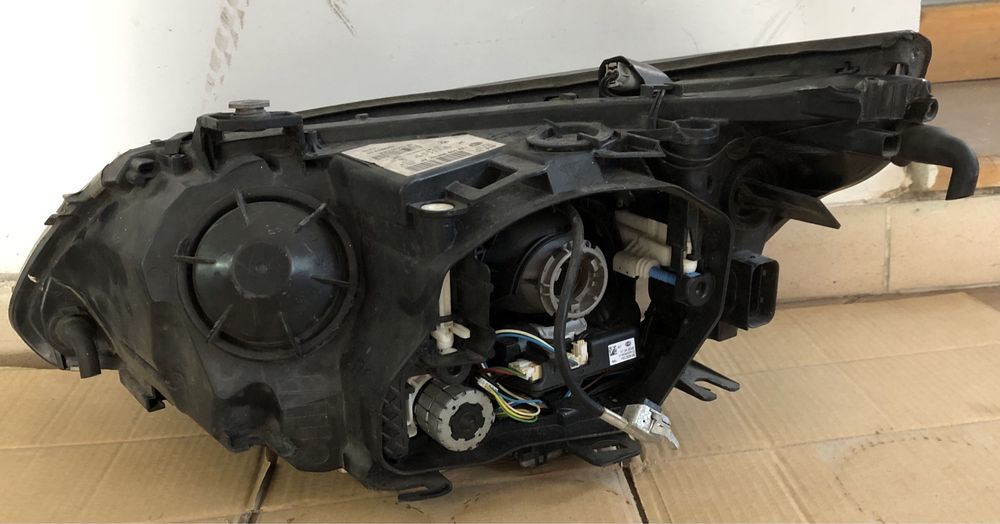 Фара права BMW e60